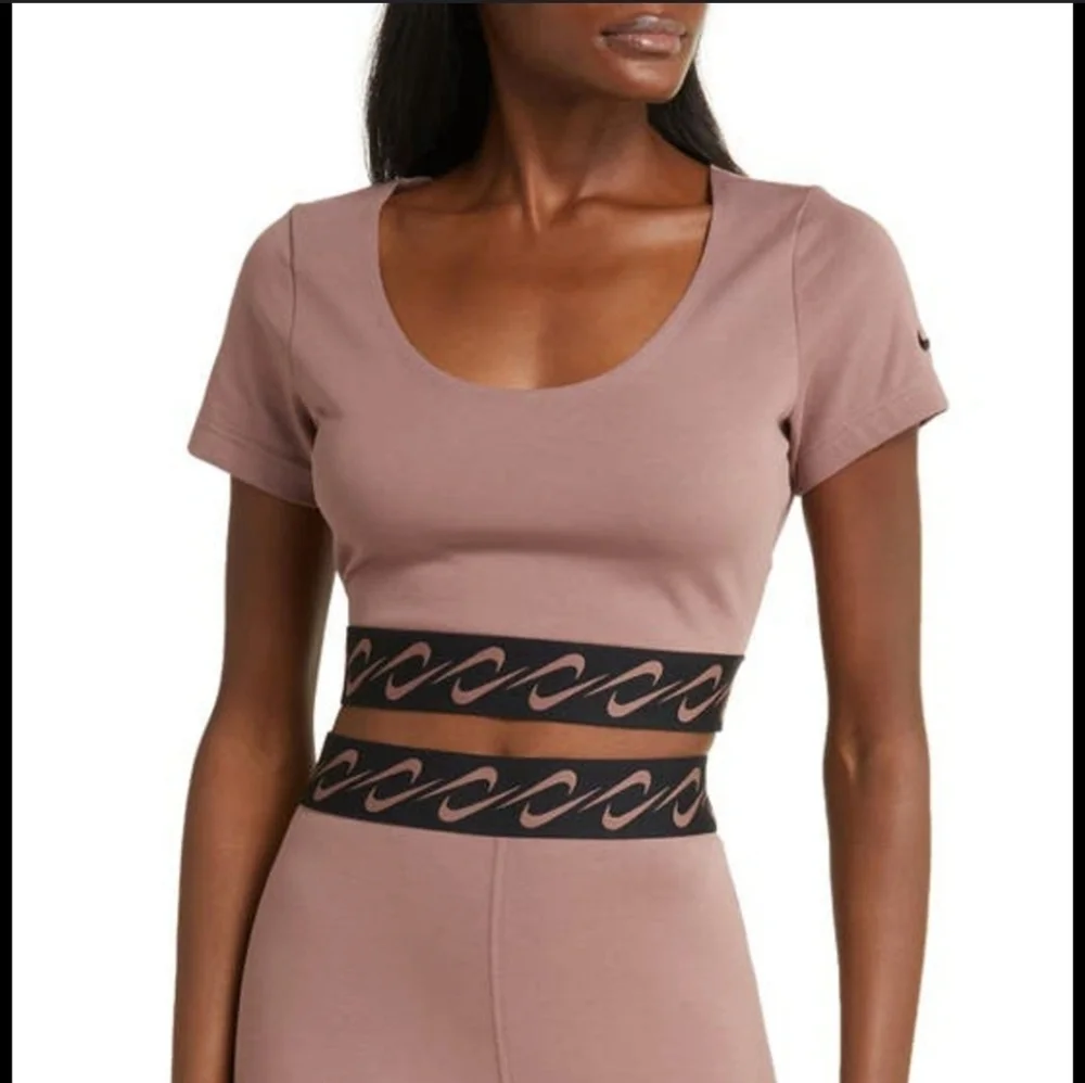 Nike Essentials Swoosh Taping Crop Top Women’s Size S Blush Pink EUC